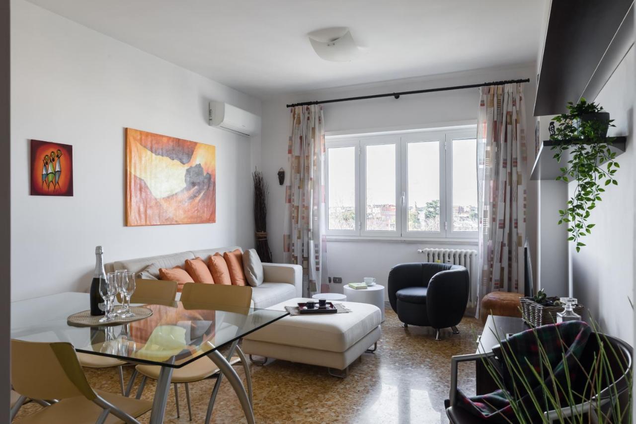 Amoretti Apartment, 6 Persone, 3 Camere, 2 Bagni, Balcone, Wi-Fi, Metro B Monti Tiburtini โรม ภายนอก รูปภาพ