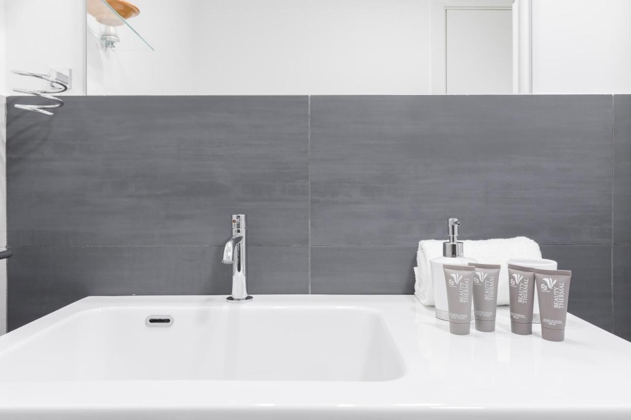 Amoretti Apartment, 6 Persone, 3 Camere, 2 Bagni, Balcone, Wi-Fi, Metro B Monti Tiburtini โรม ภายนอก รูปภาพ