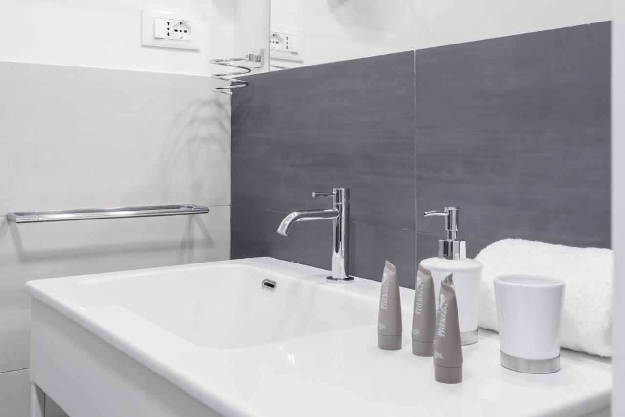 Amoretti Apartment, 6 Persone, 3 Camere, 2 Bagni, Balcone, Wi-Fi, Metro B Monti Tiburtini โรม ภายนอก รูปภาพ