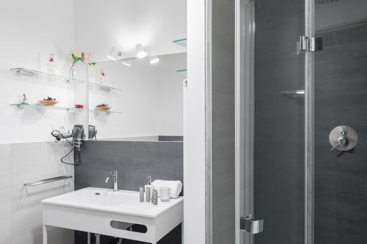 Amoretti Apartment, 6 Persone, 3 Camere, 2 Bagni, Balcone, Wi-Fi, Metro B Monti Tiburtini โรม ภายนอก รูปภาพ